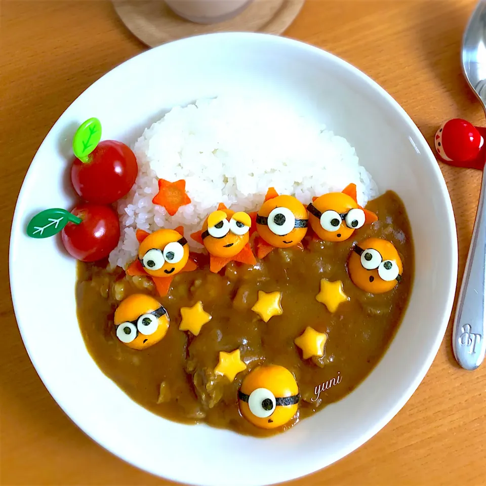 Snapdishの料理写真:お昼ごはん🍛牛肉スジカレー🍛ミニオン  付😬|🌸yuni🌸さん