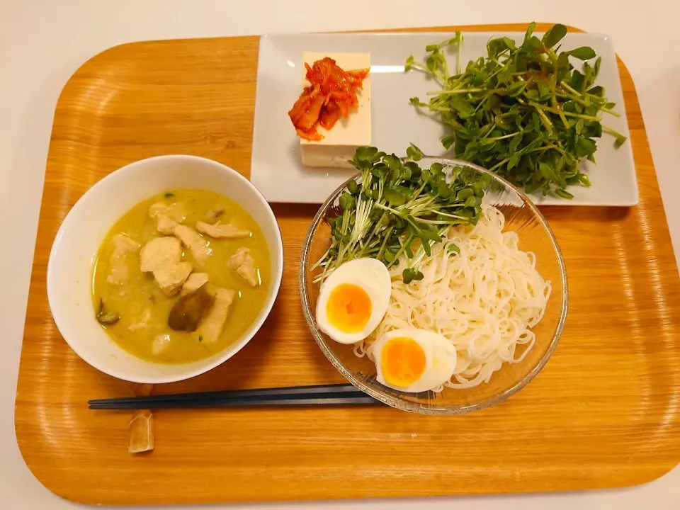 今日の夕食　グリーンカレー、そうめん、キムチのせ冷奴|pinknari🐰🌈さん