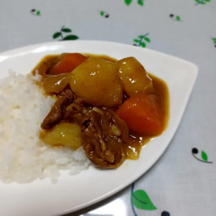 【おうちごはん】今日は、カレーです😋|しるくさん