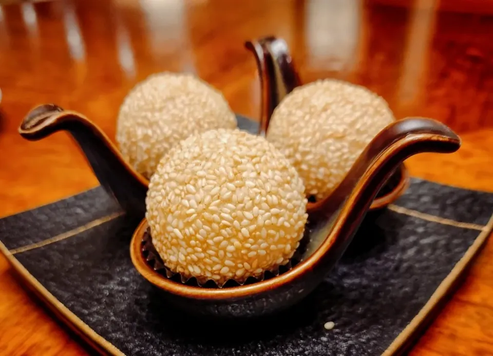 Snapdishの料理写真:Sesame Rice Balls with Red Bean Paste filled with Liqueur|Thomas K L Ngさん