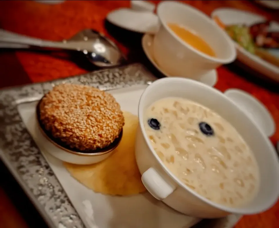 Mango Puree with Hasma
Red Bean Pancake with Sesame Seeds|Thomas K L Ngさん