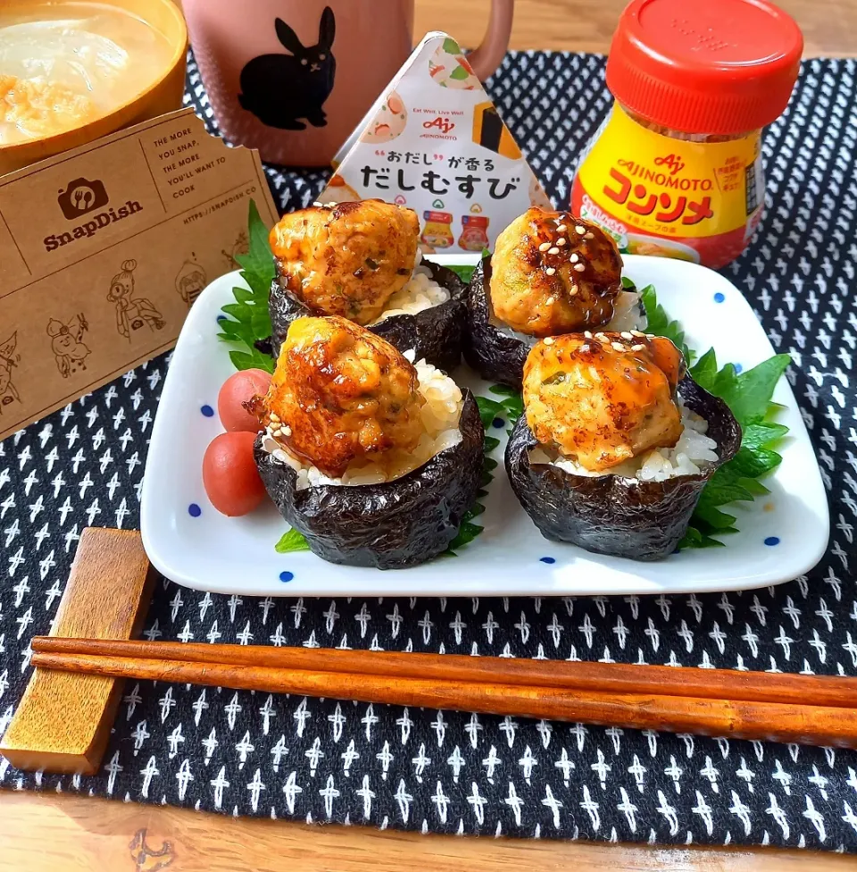 Snapdishの料理写真:肉だんご乗せおむすび🍙|ナオミさん