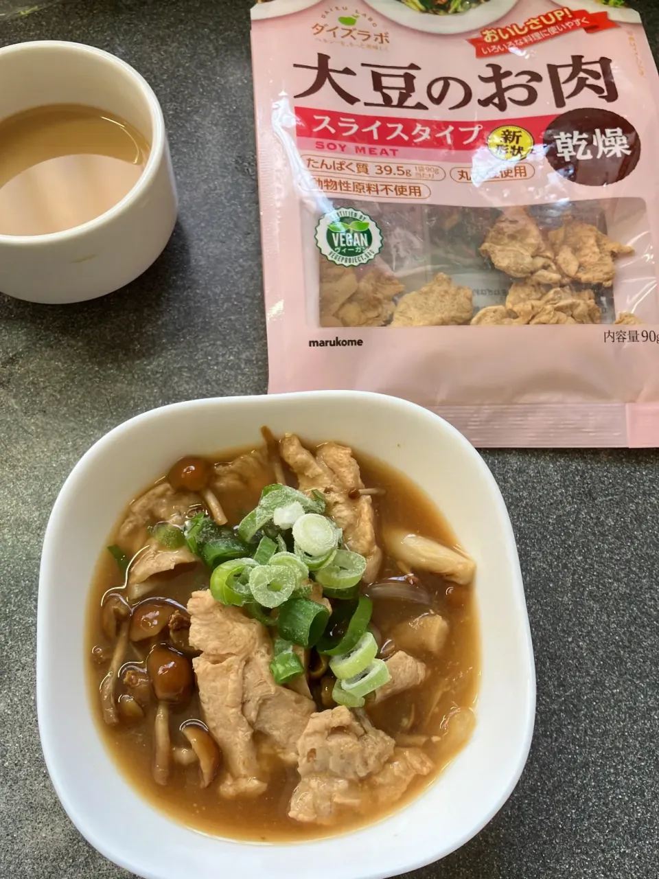 大豆ミートと三種のきのこの味噌汁|ぽっぽさん