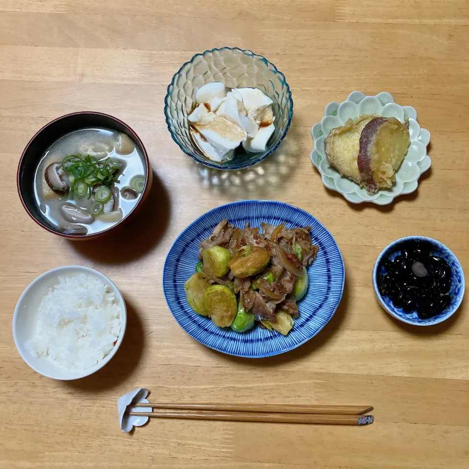 芽キャベツと豚肉の甘辛炒め|ちゃみこさん