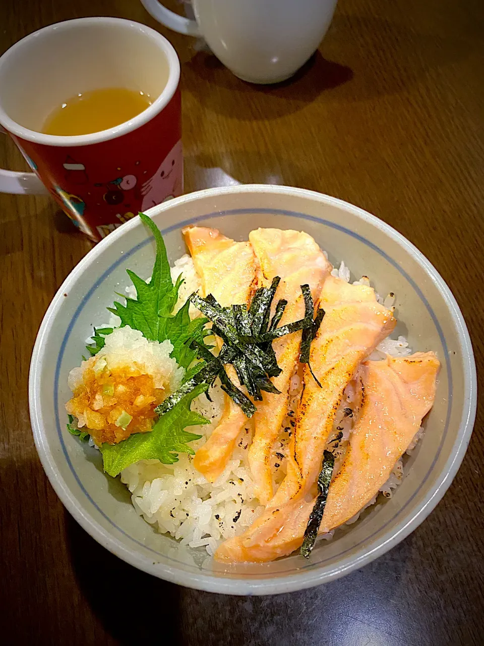 炙りサーモン丼　大根おろし　お茶|ch＊K*∀o(^^*)♪さん