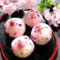 桜のおむすび