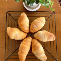 塩バターパン🥐