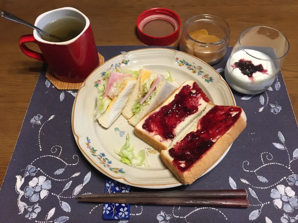 Snapdishの料理写真:サンドイッチ(昼飯)|enarinさん