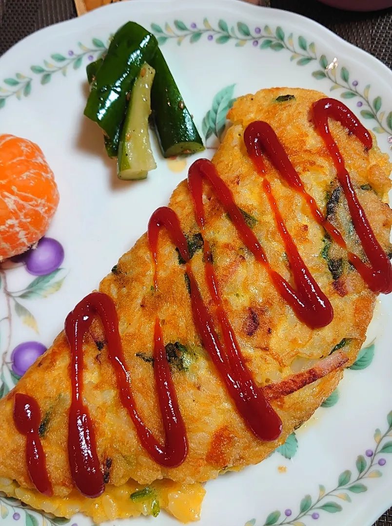 卵ご飯に野菜入れてオムレツで朝ご飯🌅|ポチさん