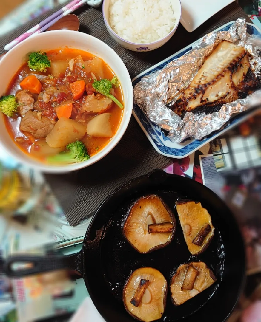 具入りトマトスープ、ホッケ、椎茸のバター焼きで夕ご飯🍴|ポチさん