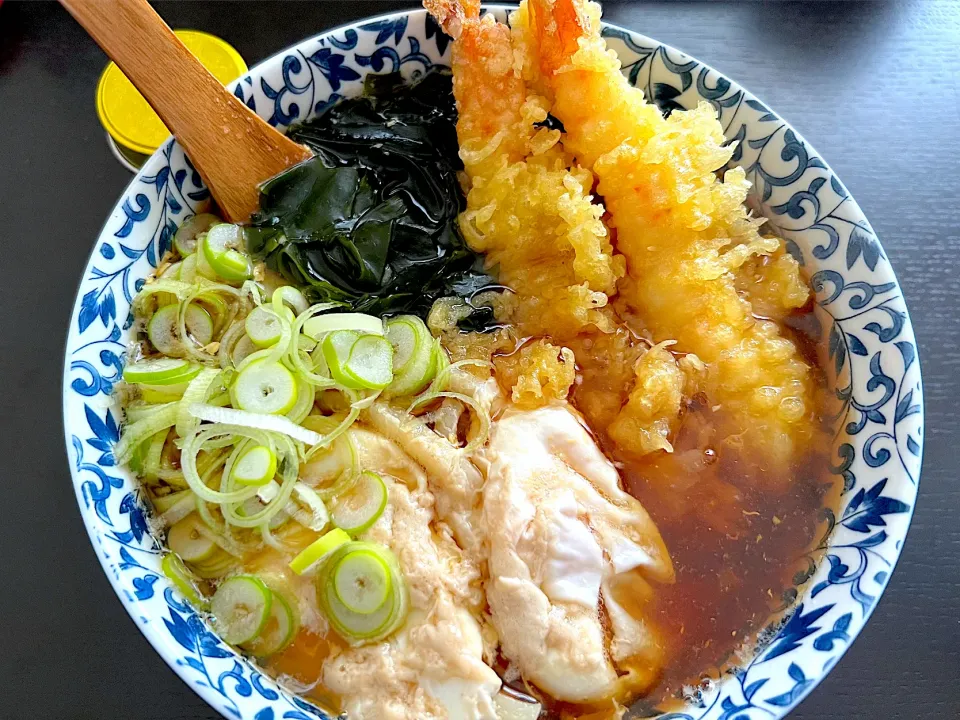 Snapdishの料理写真:温かいうどん♪雑になりました|ぴーまんさん