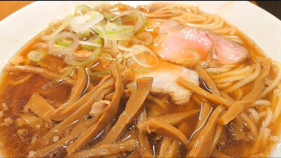 【1956年創業】
中華そば 共楽
竹の子そば (葱多め、1,000円)
＋麺大盛 (50g、50円)
@銀座2分、銀座一丁目、東銀座
23071 (73,499)|大脇さん