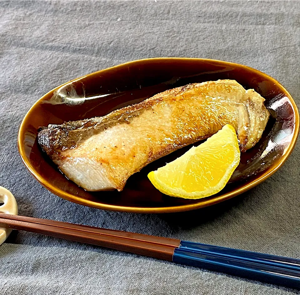 Snapdishの料理写真:鰤の塩焼き|かっちゃん杉さん