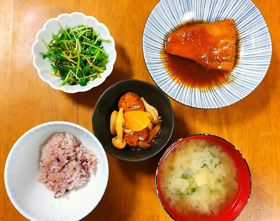 2023 0319　鯖のみぞれ煮　豆苗サラダ　ごまひじき団子と長芋の甘酢あん　豆腐とわかめのお味噌汁|いもこ。さん