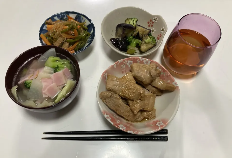 作り置きとあるもんで晩御飯☆トンテキ☆大豆肉でチャプチェ☆ブロッコリーと揚げなすの中華和え☆和風ポトフ（大根・人参・キャベツ・ブロッコリー・ベーコン）|Saharaさん