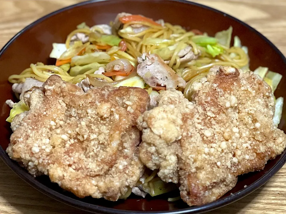 ☆しょう油焼きそば ☆鶏肉竜田揚げ|まぁたんさん