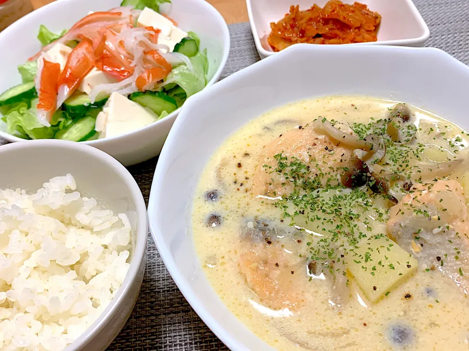 Snapdishの料理写真:鮭ときのこの味噌スープ、豆腐サラダ|maa@さん