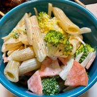 お家で作るブロッコリー🥦玉ねぎ🧅にんじん🥕のマカロニサラダ