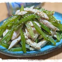 茎わかめと鶏ハムのごま油炒め