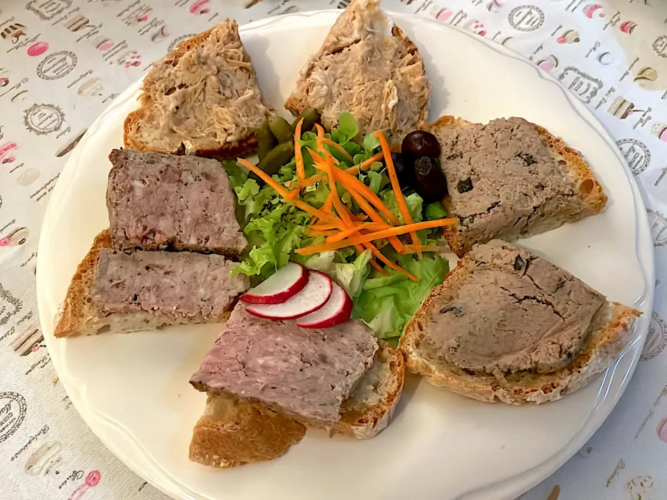 La Charcutière - Pork Rillettes (Potted Pork), Duck Liver Mousse & Farmhouse Pork Terrine|270w178bさん