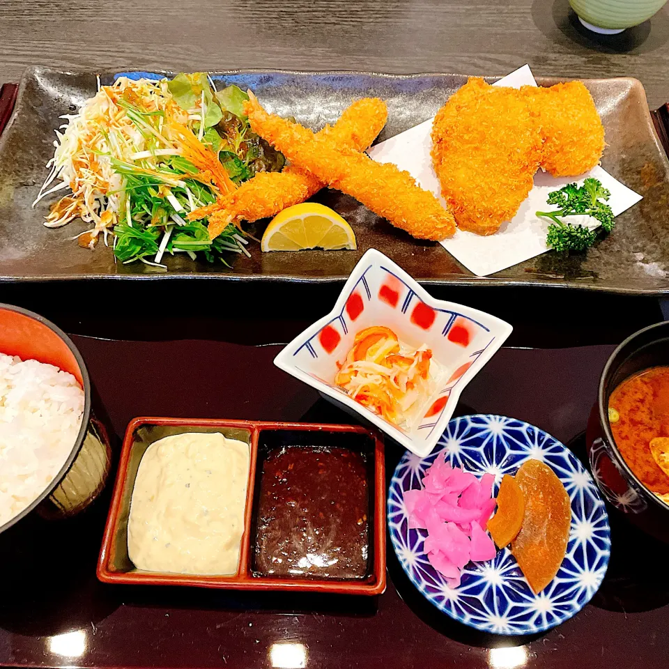 Snapdishの料理写真:🙂エビフライ＆ヒレカツ定食🙂|Laniさん