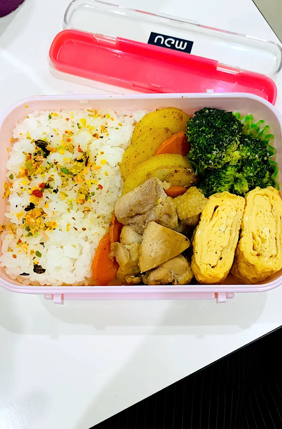 じゃがいもと鶏のガリバタ炒め弁当。|ちはるさん