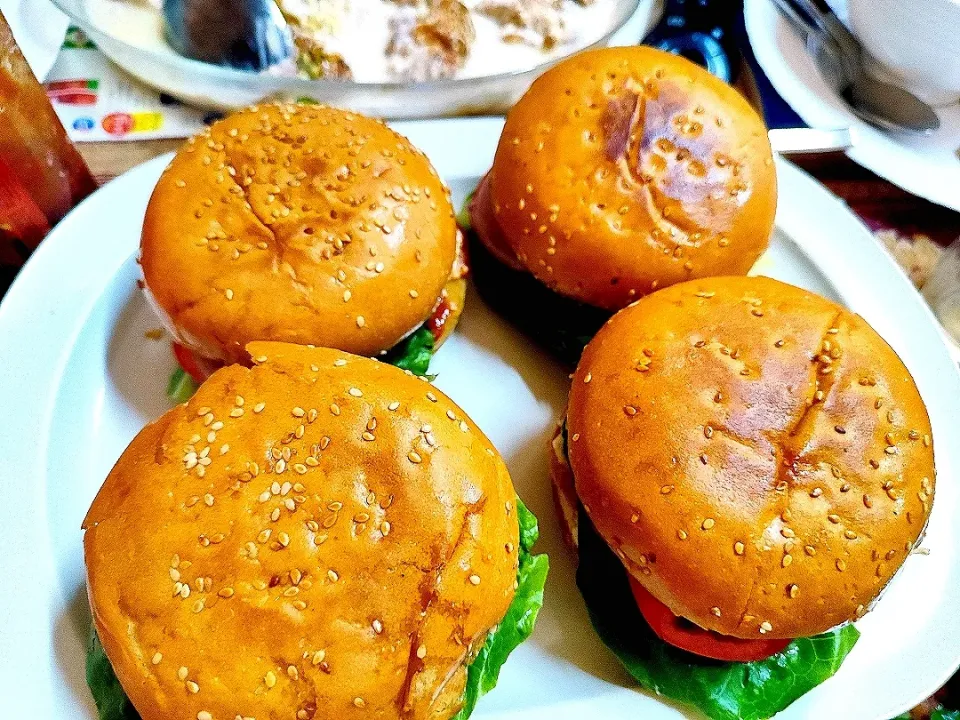 Snapdishの料理写真:homemade Burgers in Homemade Buns|hinaさん