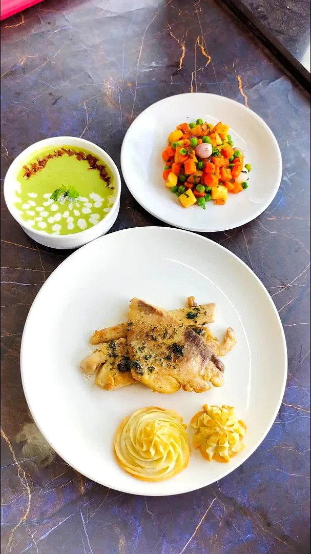 •Potage St. Germaine
•Fillet of pomfret Meuniere
•Petit pois ala Flammande
•Dutchesse potatoes|Shubhamさん