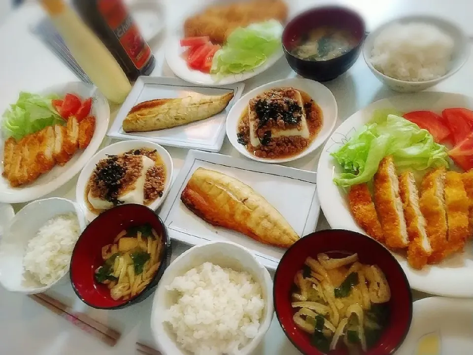 昨日の夕食(*^^*)
ささみチーズカツ&サラダ🥗
塩サバ
そぼろあんかけ豆腐
お味噌汁(小松菜、油揚げ)|プリン☆さん