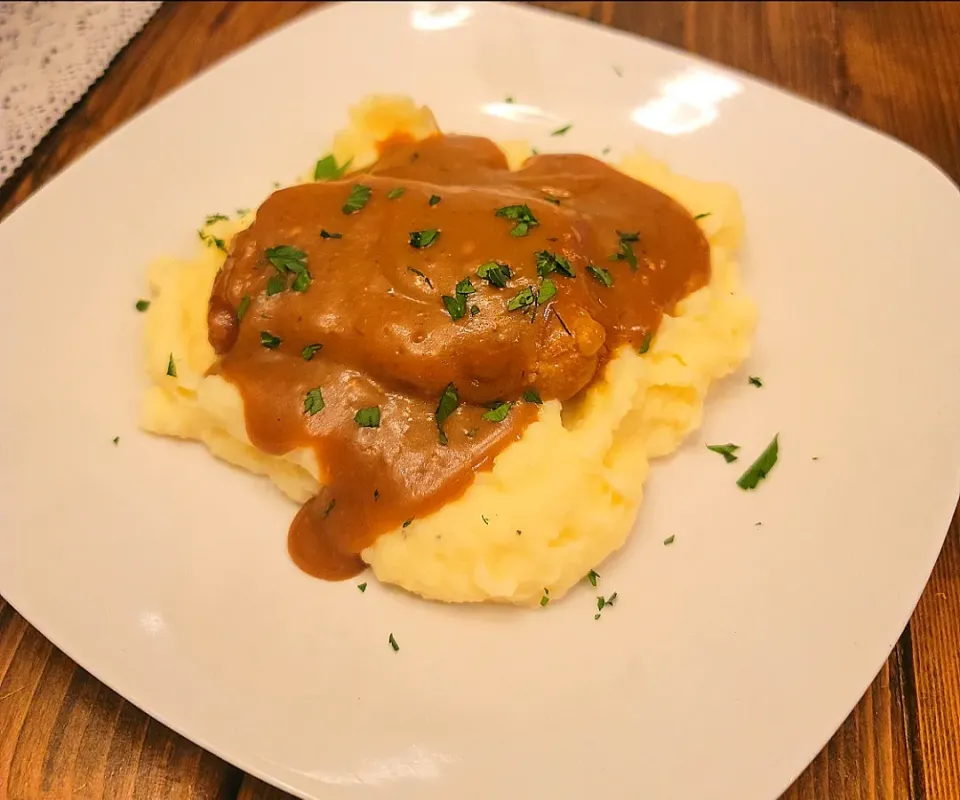 Ranch seasoned pork chops smothered with brown gravy over mashed potatoes|Travis Stoneさん