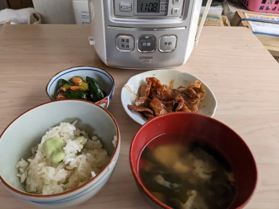 早速そら豆ご飯&豚生姜焼き定食|Tarou  Masayukiさん