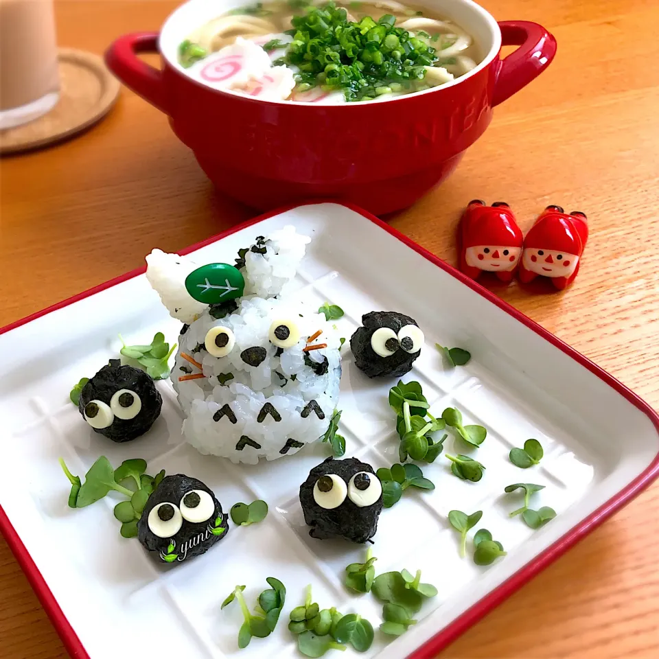 🪴お昼ごはん🍙肉うどん、ワカメごはんおにぎり🍃|🌸yuni🌸さん