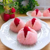 道明寺粉でイチゴ桜餅風😊🍓