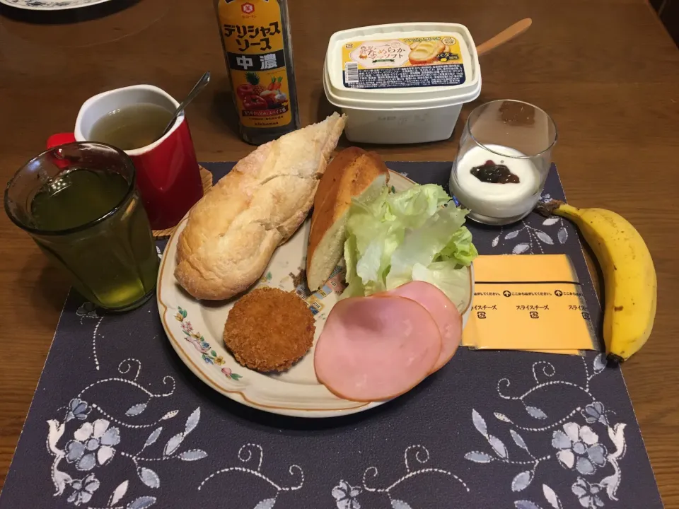 サンドイッチ、まぐろコロッケ(昼飯)|enarinさん