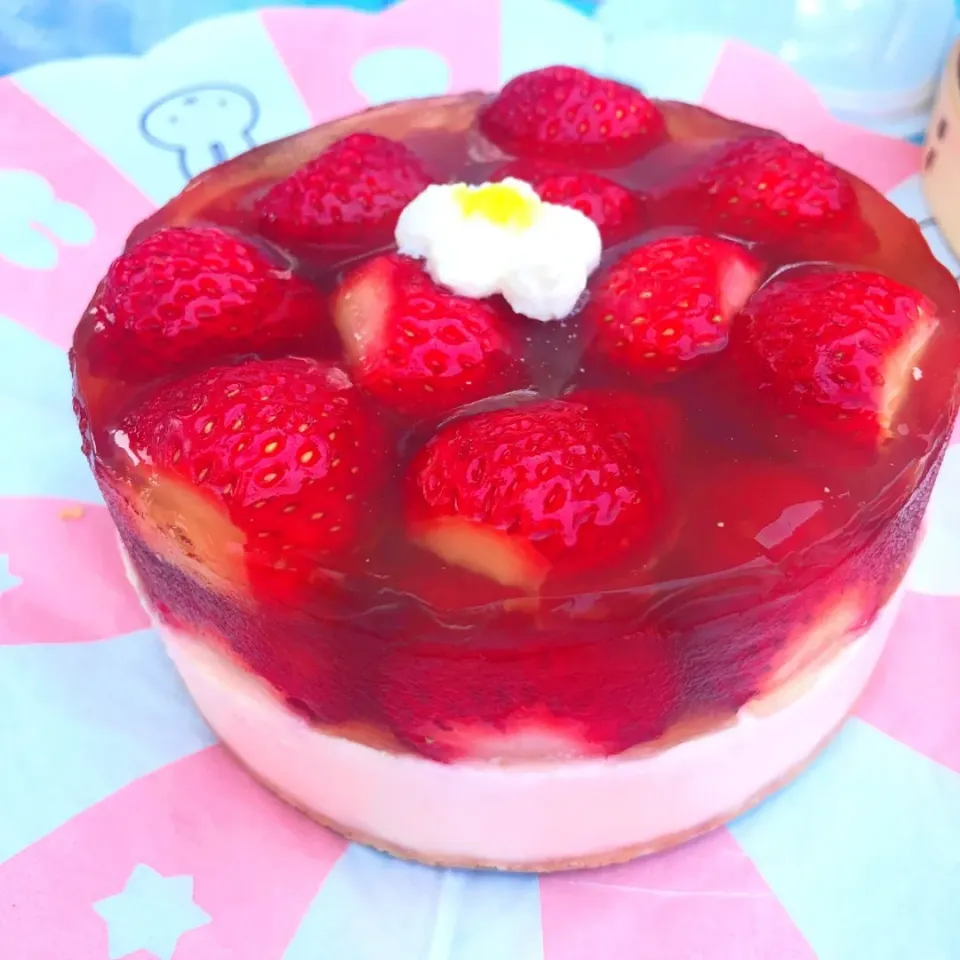 イチゴのゼリーケーキ🍓|カワハギさん