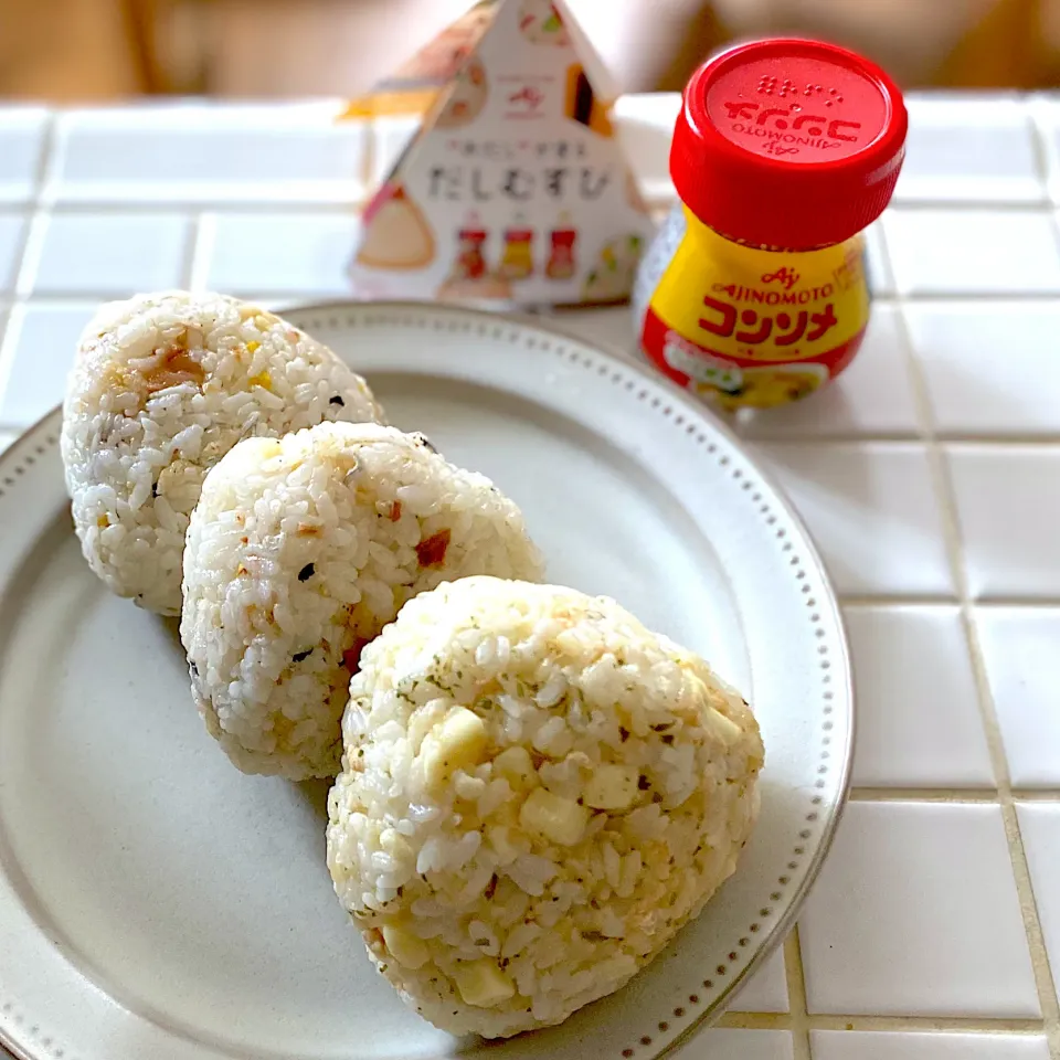 鶏そぼろとチーズのコンソメおにぎり|Mituさん