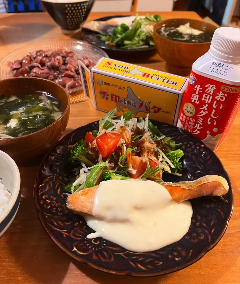 シャケのムニエルホワイトソース掛け🍴|まどさん