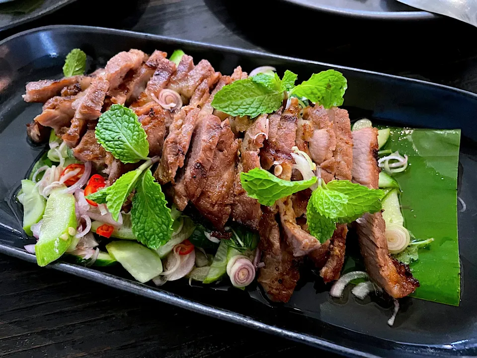 Cucumber salad with grilled pork|270w178bさん