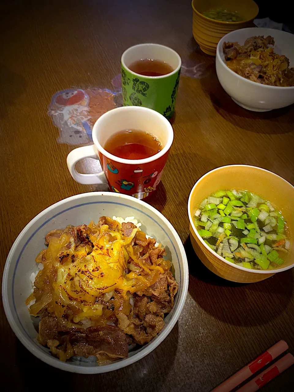 炙りチーズ牛丼　ネギとワカメのスープ|ch＊K*∀o(^^*)♪さん