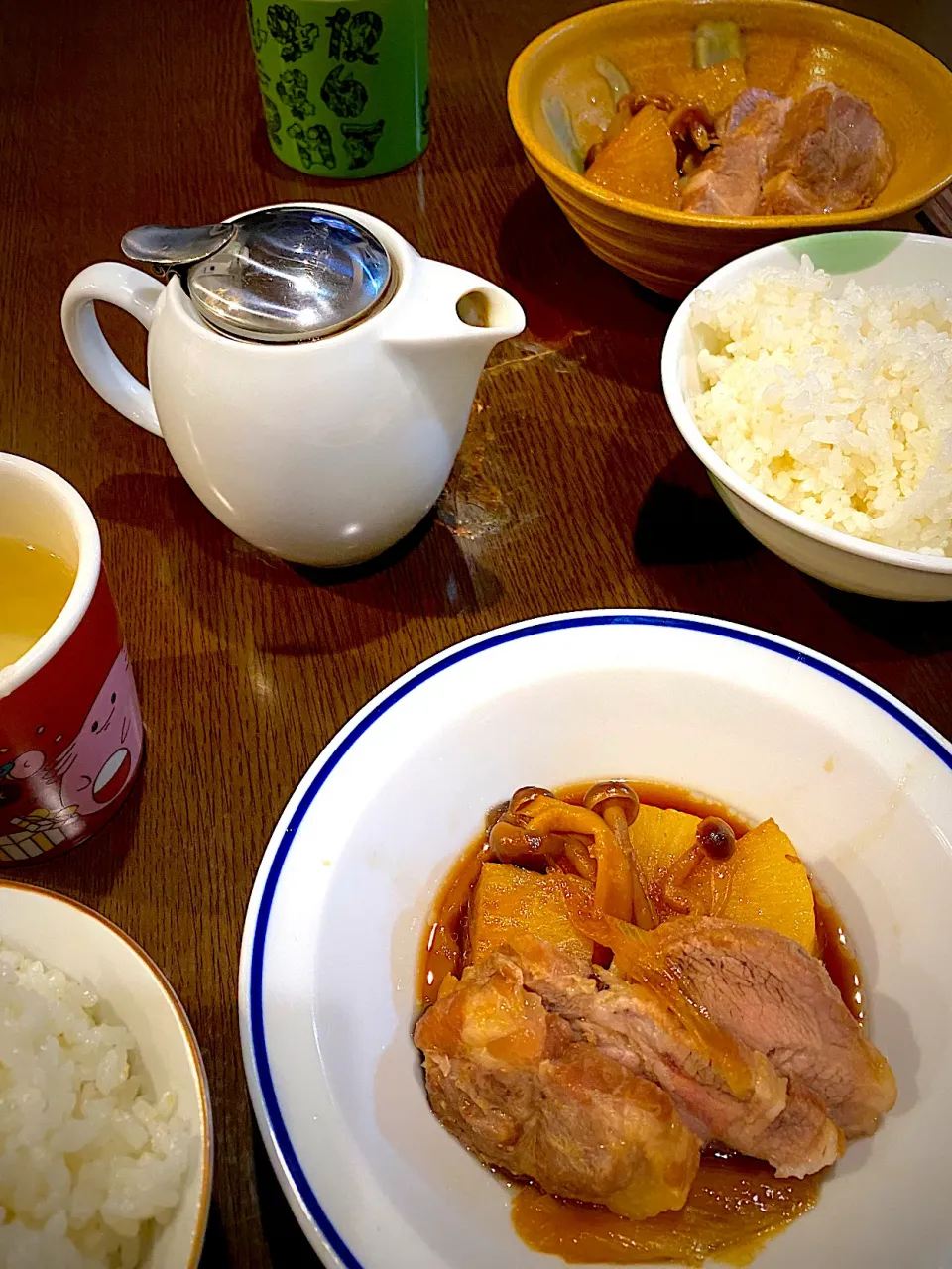 Snapdishの料理写真:焼き豚　しめじと大根煮　お茶|ch＊K*∀o(^^*)♪さん