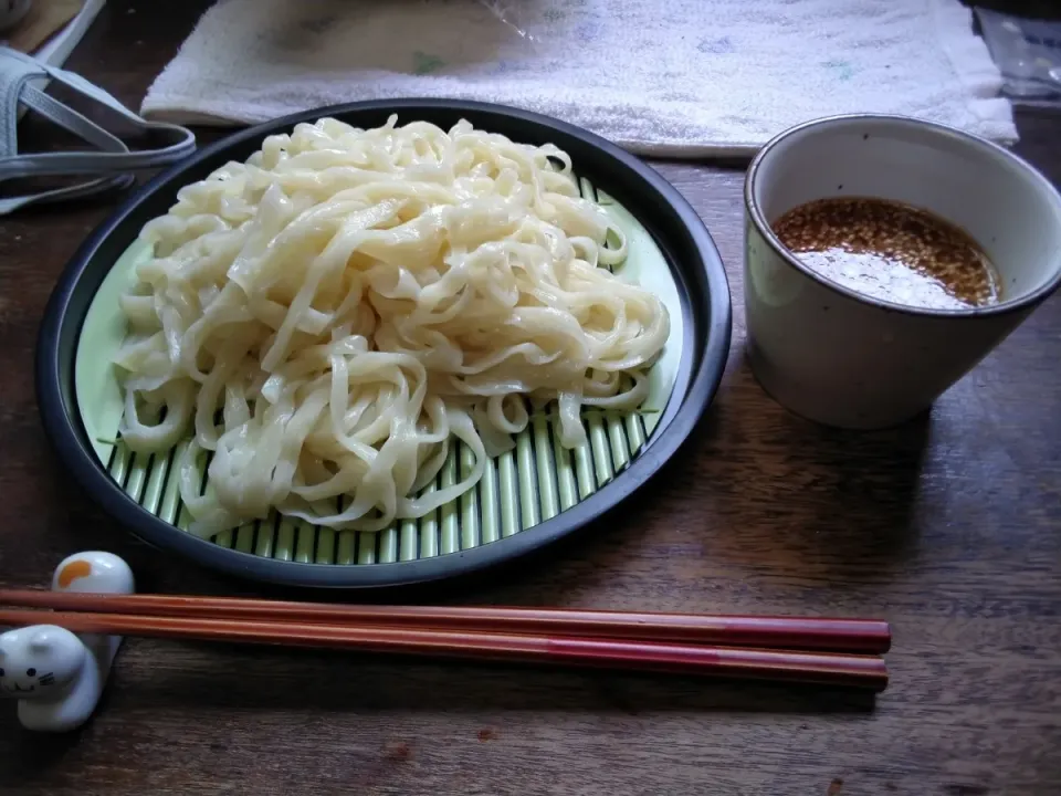 赤からめんつゆにごま油、すりごま、いりごまを足して、うどんを食べました😊|にんにくと唐辛子が特に好き❤️(元シャリマー)さん