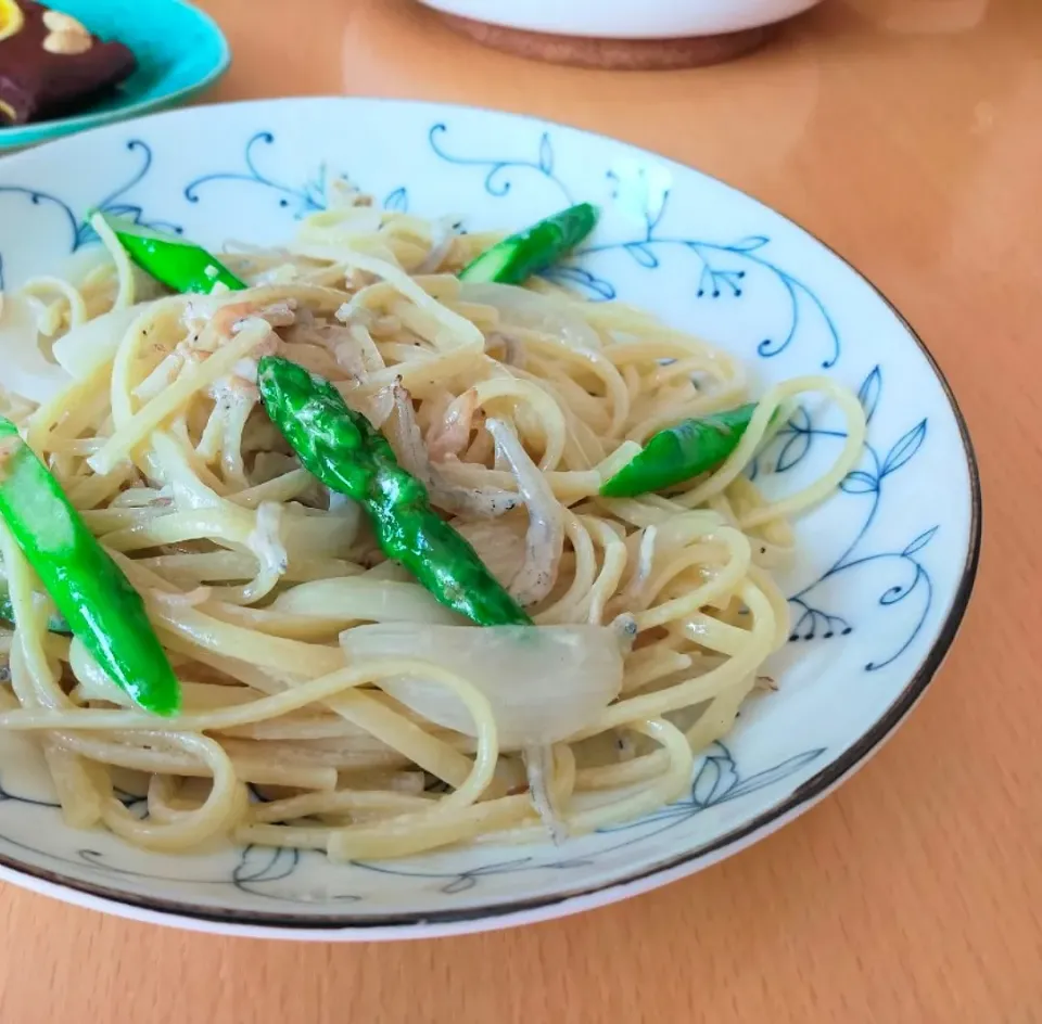 休日の家ランチ🏠
アスパラと干し海老のクリームパスタ🍝

簡単なのに風味ばっちり本格的!|chikazeさん