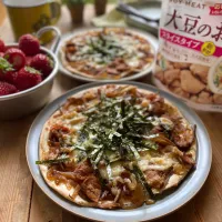 Snapdishの料理写真:大豆のお肉ときんぴらごぼうで照り焼きピザ♬|Mariruさん