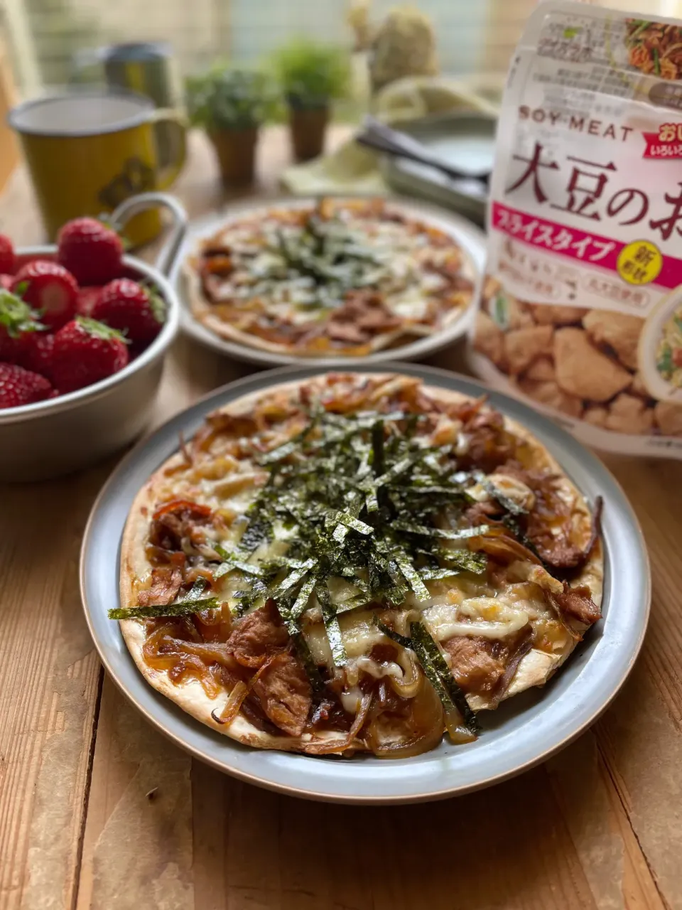 大豆のお肉ときんぴらごぼうで照り焼きピザ♬|Mariruさん