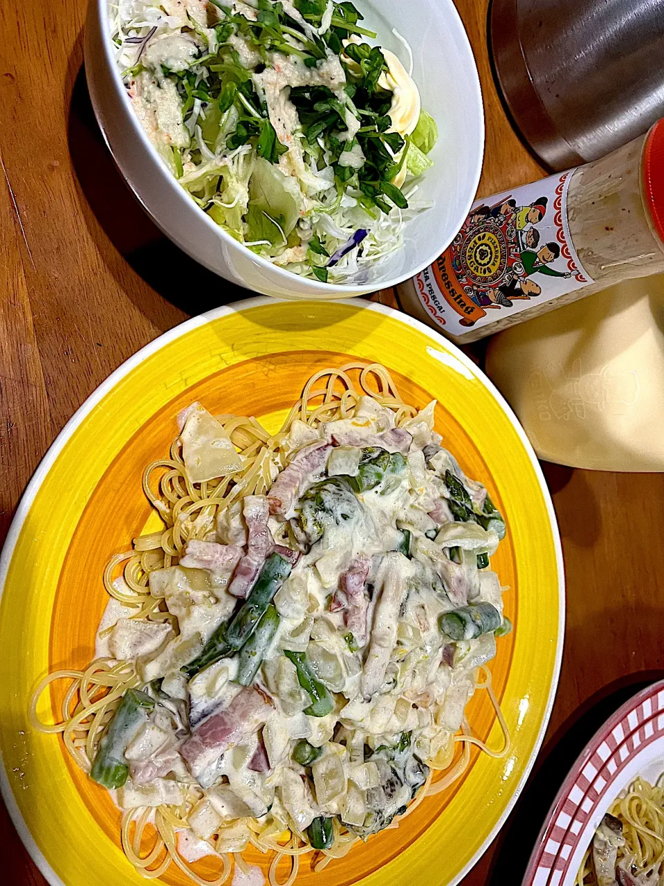 Snapdishの料理写真:春の味がした #夕飯　タラの芽クリームソーススパゲッティ、豆苗レタスキャベツサラダ|ms903さん