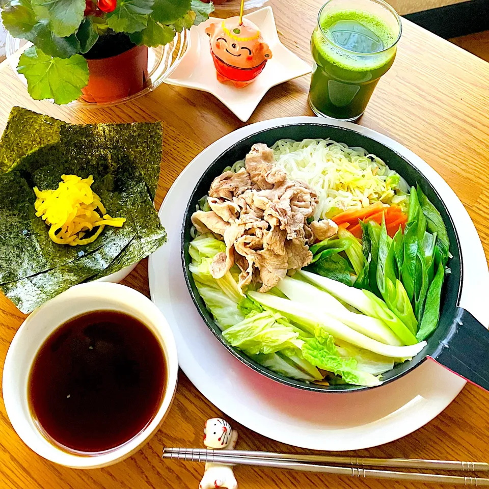 腸内大掃除メニュー^ - ^スキレットで温野菜💕かみきれーる手巻き海苔たっぷりの沢庵ご飯🍚便秘にはご飯が一番💪|HAMI69さん