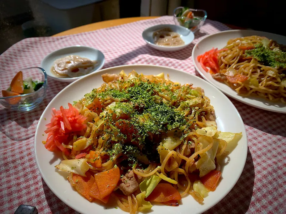 2023/4/1 お昼ご飯は、桜を見ながら富士宮焼きそば|ひーちゃんさん