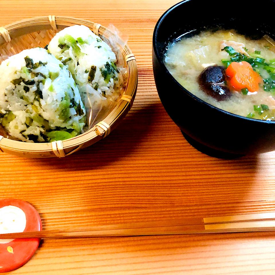 高菜の香りおにぎりと豚汁