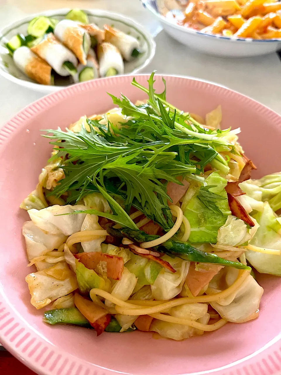 春キャベツとアスパラ、ハム、水菜の春パスタ🌸|ささるみさん