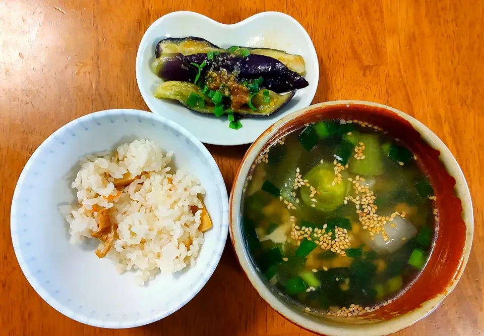 2023 0325　たけのこご飯　鶏むね肉とニラのおかずスープ　レンジ蒸しなすのにんにく味噌だれ|いもこ。さん